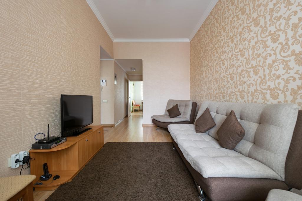 Apartment Nadezhda On Jeltoksan 103 Almaty